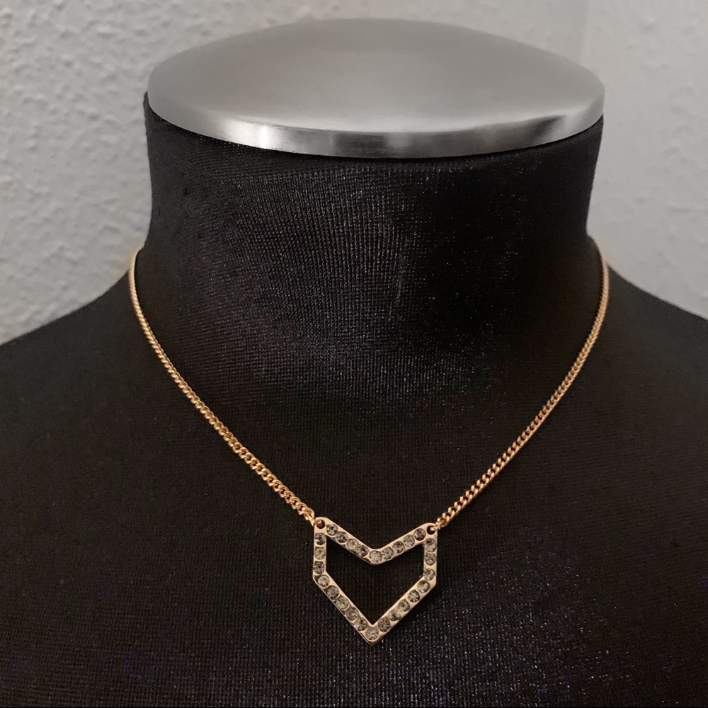 BCBGENERATION DAINTY NECKLACE CHEVRON GOLD BOHO